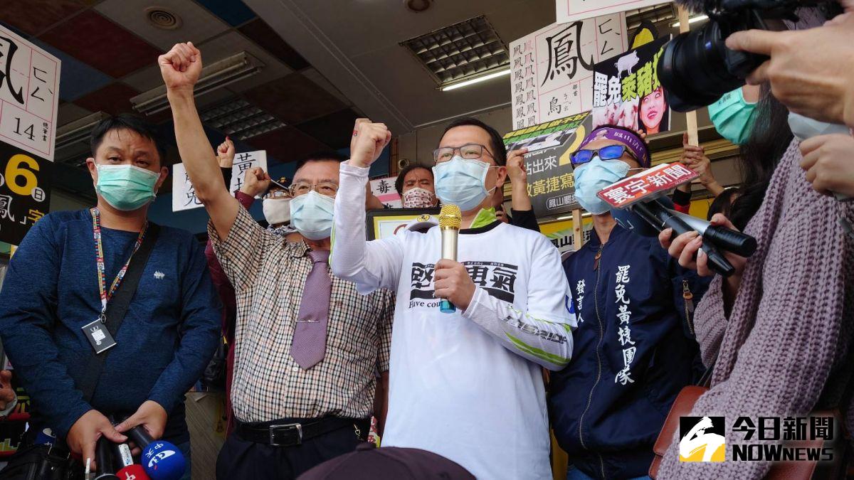 ▲台北市議員羅智強今（26）日到罷捷總部助陣罷捷聲勢。（圖／記者鄭婷襄攝）