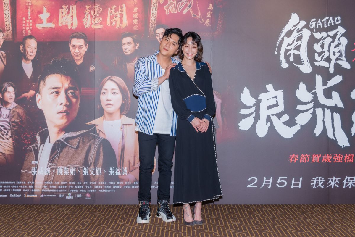 ▲導演沒交代，鄭人碩（左）即興激吻謝欣穎。（圖／巧克麗娛樂）

