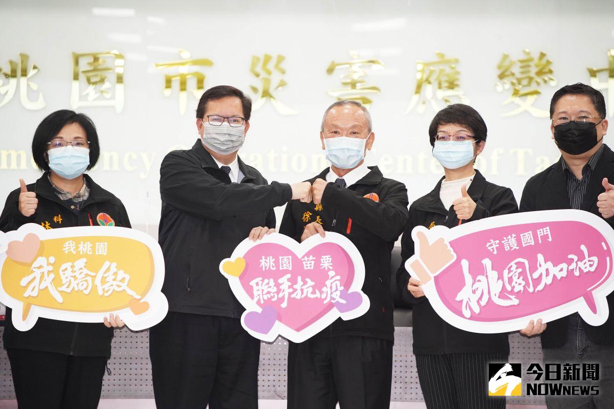 ▲要求縣府員工別到桃園出差的苗栗縣政府，縣長徐耀昌今天親自送來防疫物資挺桃，希望一掃外界對他「避桃」的錯誤觀感。（圖／記者李春台攝, 2021.01.27）