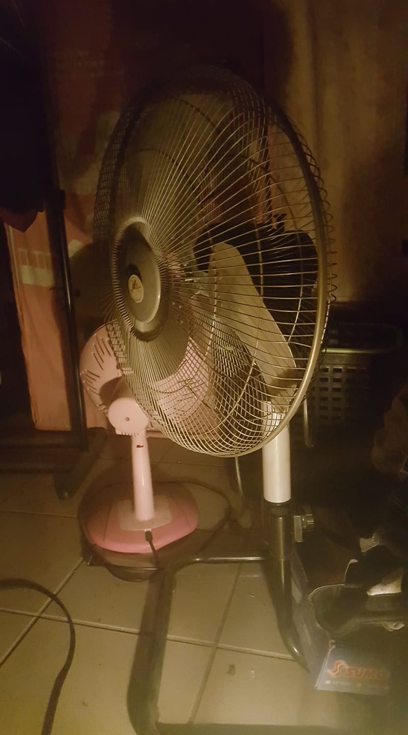 ▲網友分享自己不管任何時候都要開電風扇才能睡得著。(圖/爆廢公社)
