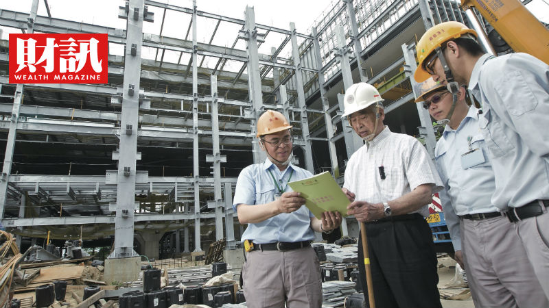 ▲長春集團在總裁林書鴻（左2）領軍之下，用亮眼成績單向外界證明，傳統石化業早已朝高值化演進。（圖／財訊雙週刊）