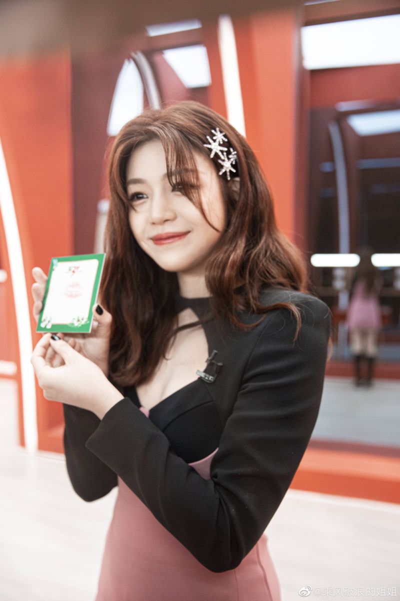 ▲陳妍希在《乘風破浪的姐姐》第二季表現不俗,首演成績從30位姐姐中擠進前半段。(圖/乘風破浪的姐姐微博)