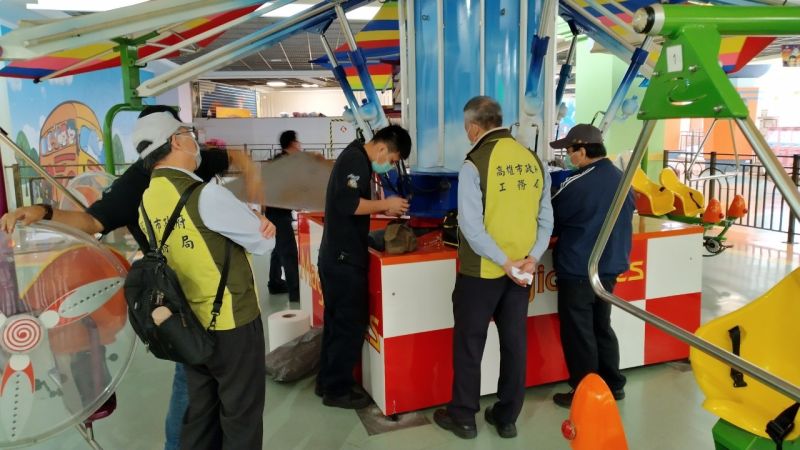 ▲高市工務針對機械遊樂園進行春節前安檢,項目包含設施內部機電設備及機械構造是否運作正常,是否定期進行檢修保養。(圖/高市工務局提供)