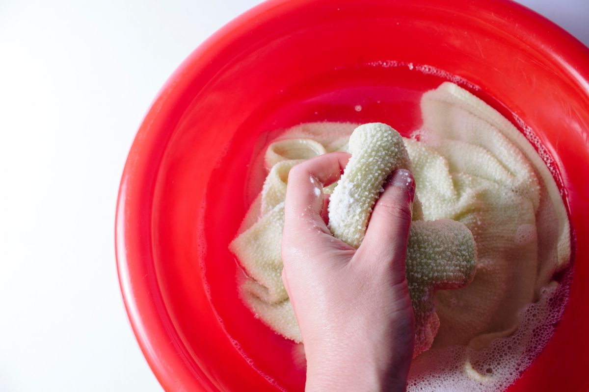 ▲一名人妻指出，自己老公洗衣服，卻讓她嚇得哭笑不得，理由一曝光，隨即引來眾人熱議。（示意圖／翻攝PhotoAC）