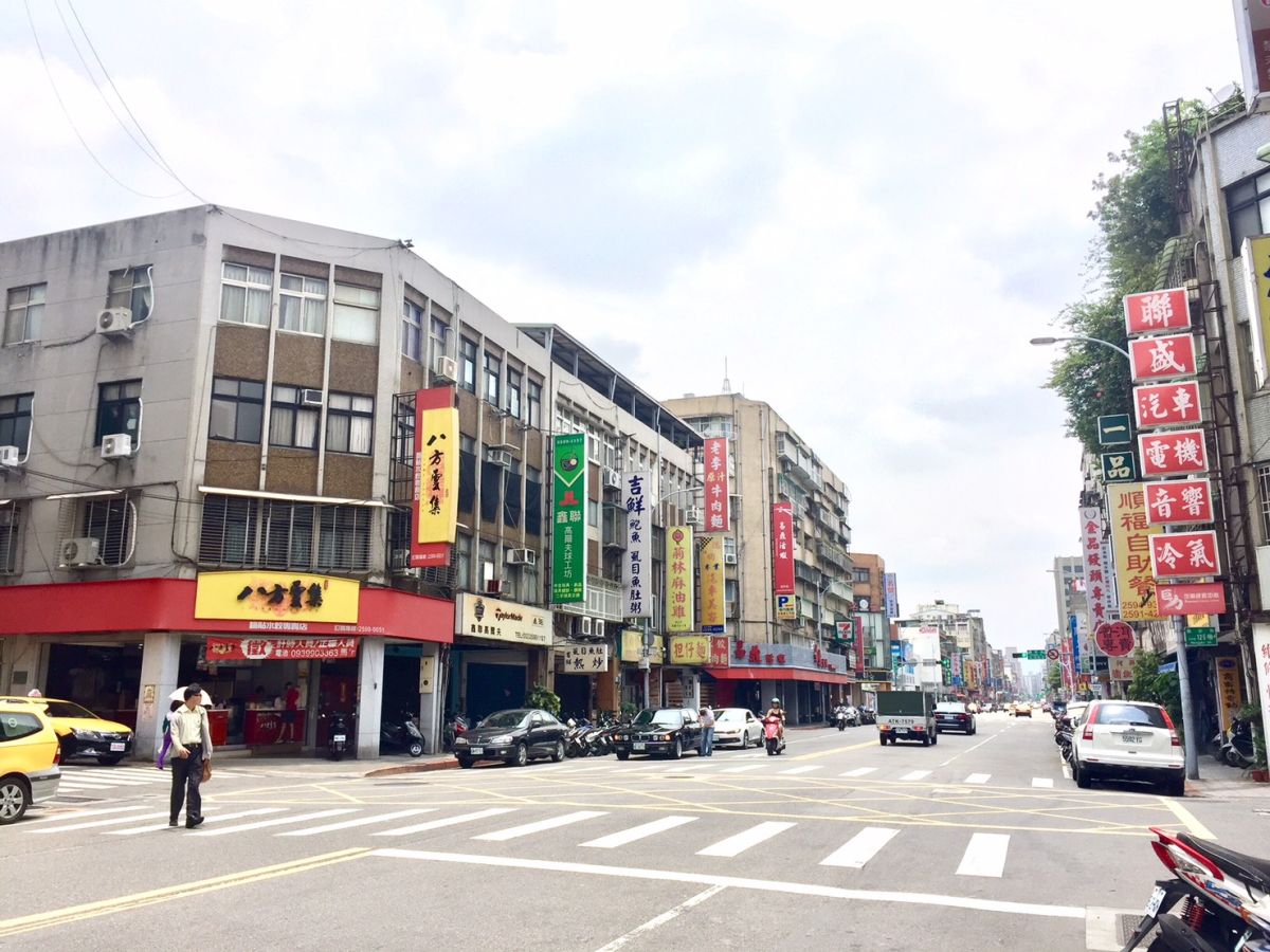 ▲北市農安街巷弄美食多，車位需求高。（圖／NOWnews資料照片）