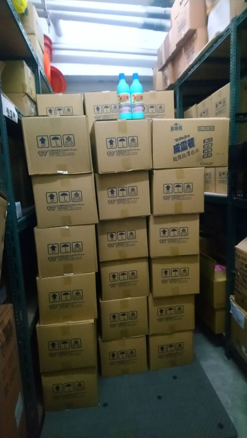 ▲「撐醫護挺桃園」捐贈的漂白水共計5000瓶,暫時可緩解部桃防疫物資需求(圖/記者林怡孜攝,2021,01,28)