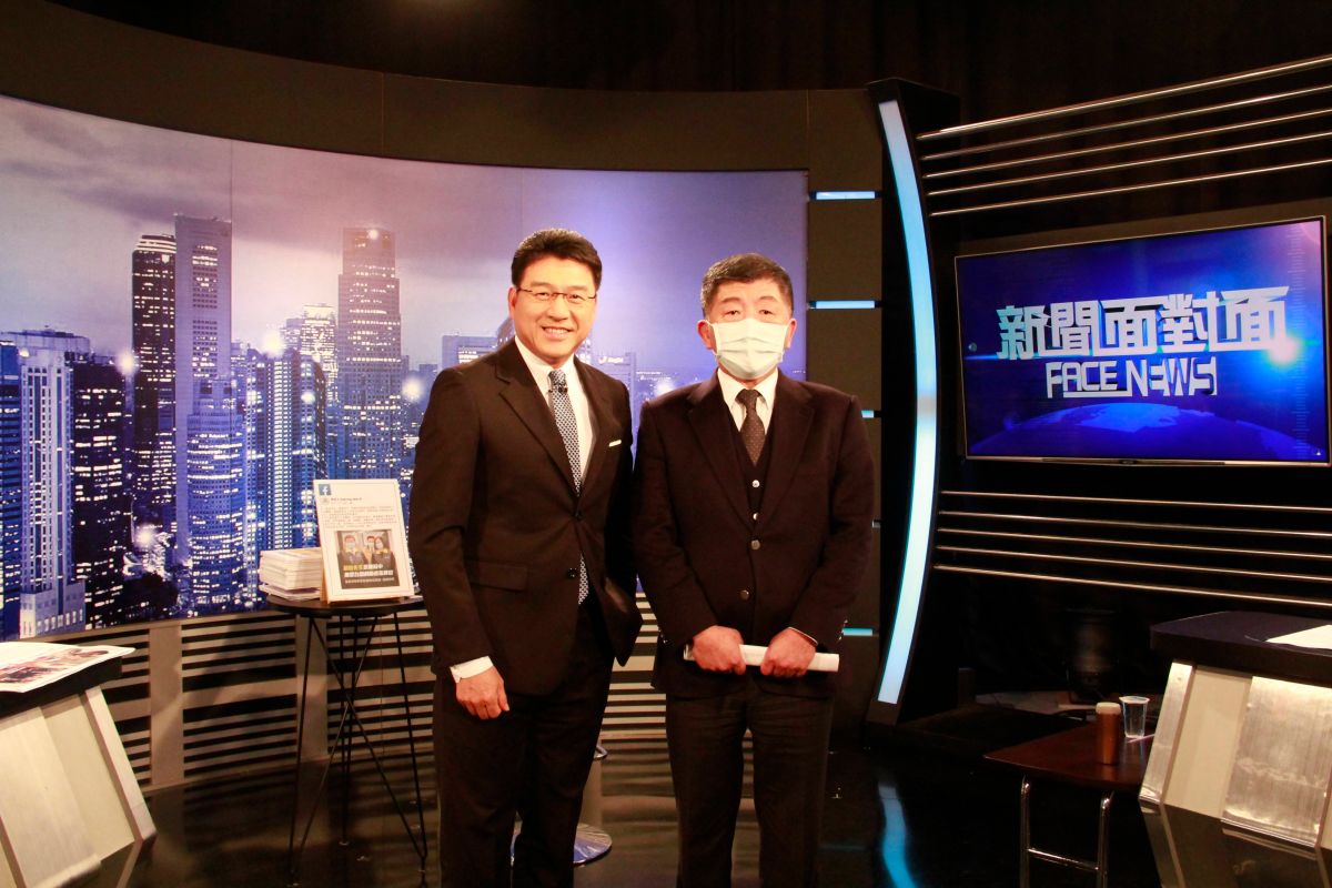 ▲陳時中（右）接受謝震武專訪。（圖／年代）