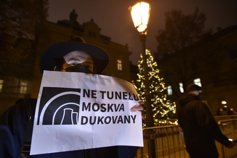 ▲針對俄羅斯、中國等外資是否應參與杜科瓦尼的核電新機組興建案，近日引發不少捷克人民上街抗議。（圖／美聯社／達志影像）