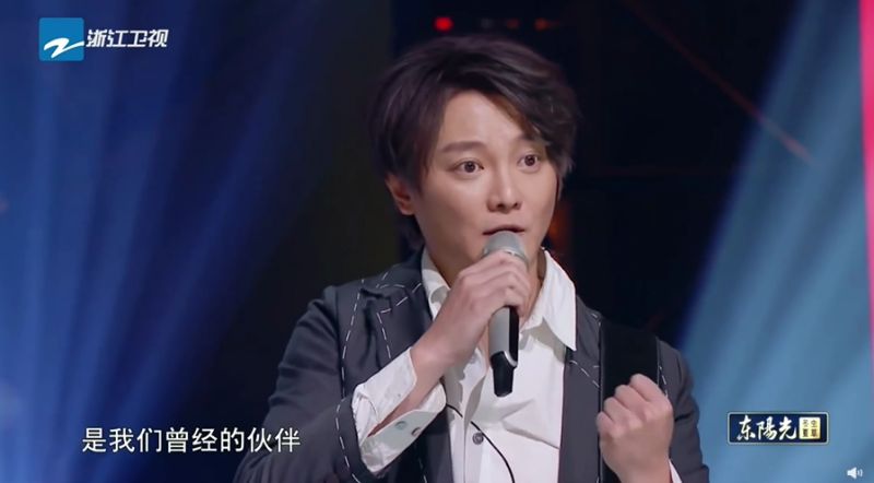 ▲阿沁在大陸選秀節目《天賜的聲音》對Faye喊話。(圖/新浪綜藝微博)