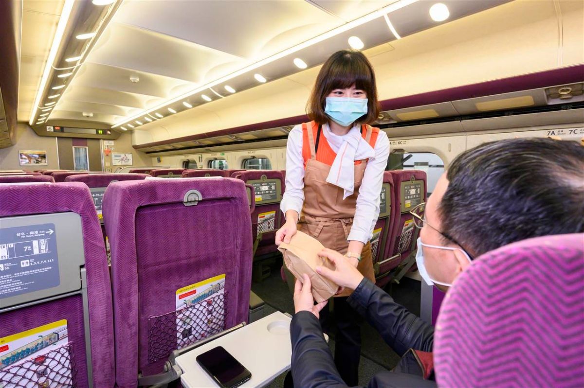 ▲交通部表示，將自3月2日起，放寬大眾運輸工具上的飲食限制。（圖／台灣高鐵）