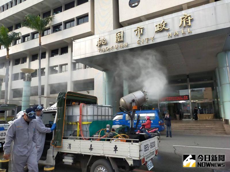 ▲現場展示台南市環保局的消毒車噴霧消毒作業情形。(圖/記者李春台攝,