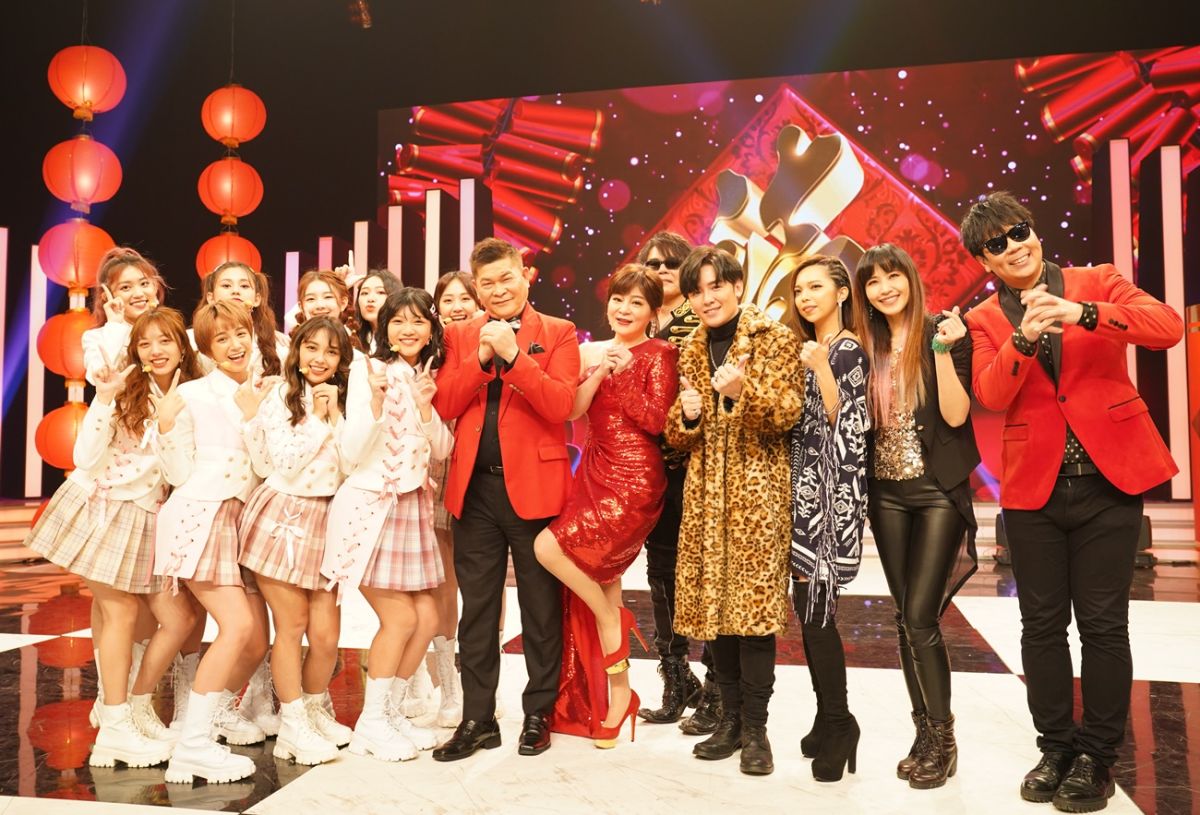 ▲澎恰恰（右七）主持邀約多元。（圖／AMM亞洲心動娛樂）