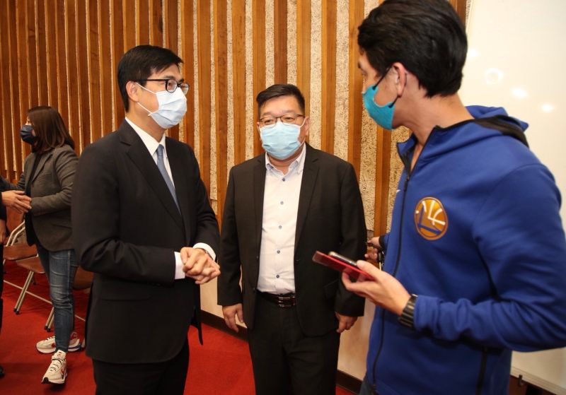 ▲陳其邁為促進府會和諧,進而推動市政建設,謙虛傾聽各黨籍議員意見。(圖/高市府提供)