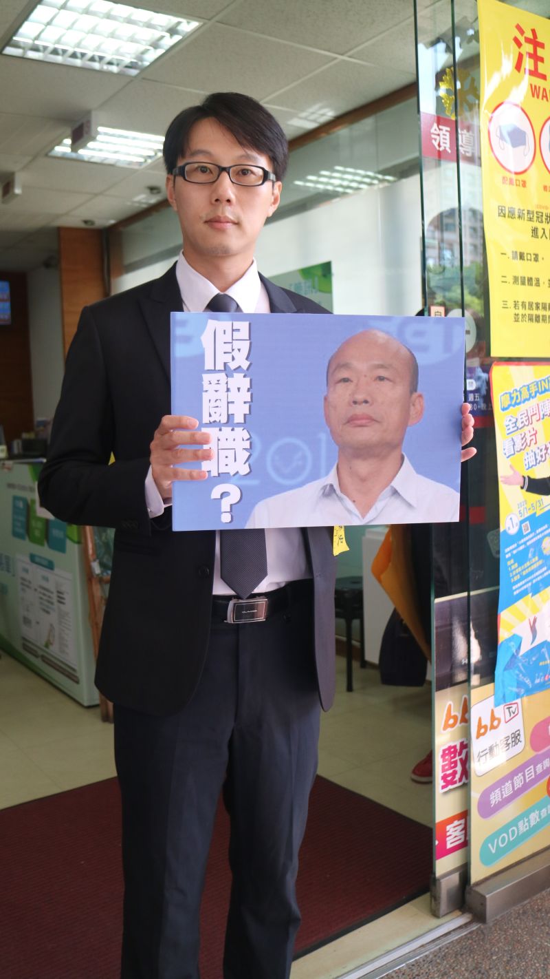 ▲去年的罷韓公辦電視罷免說明會,只有罷韓領銜人陳冠榮獨自出席。(圖/記者鄭婷襄攝)