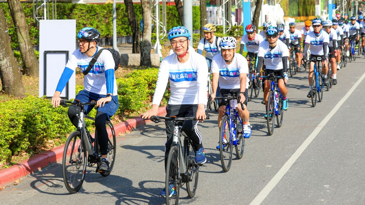 ▲國民黨前主席朱立倫30日和國民黨智庫副董事長連勝文、台北市議員李明賢共同參加「熱血北高、為愛而騎」活動。（圖／朱立倫辦公室提供）