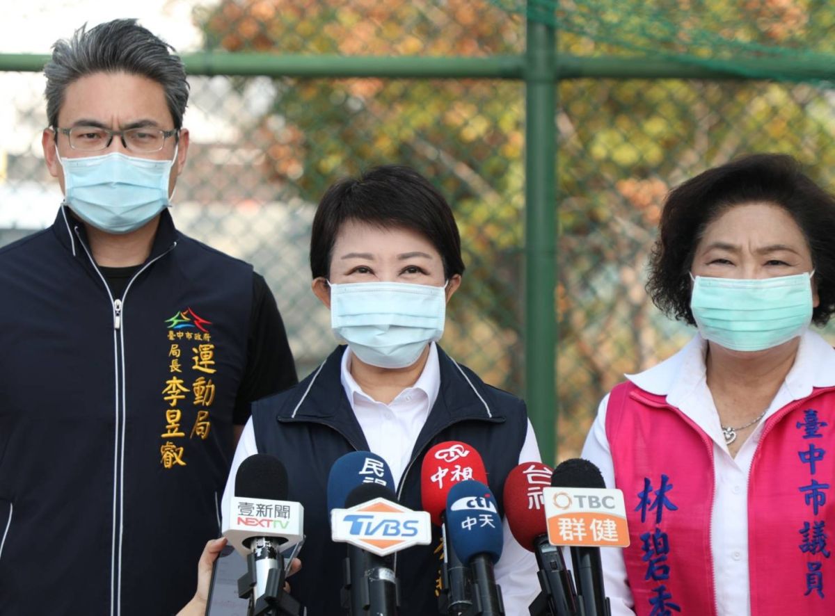 ▲立法院表決通過「2035中火燃煤全部除役」主決議，市長盧秀燕指出，這是護航中火的版本(圖／柳榮俊攝2021.1.30)