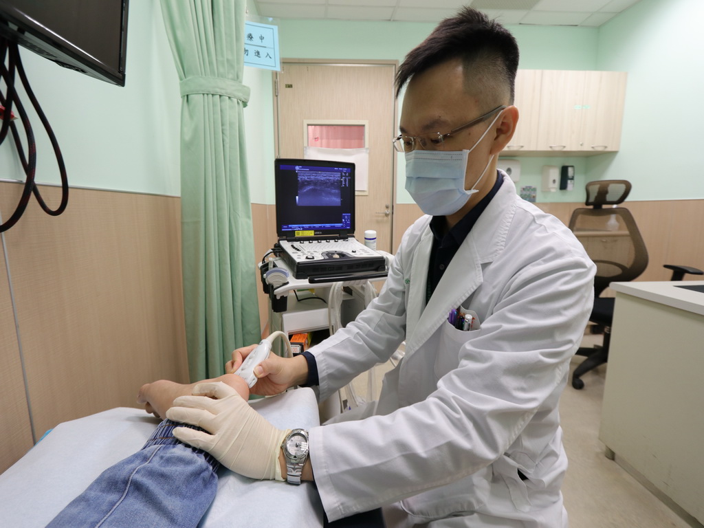 ▲醫師透過脊椎及疼痛治療中心中西醫合療，症狀大幅改善(圖／醫院提供2021.1.31)