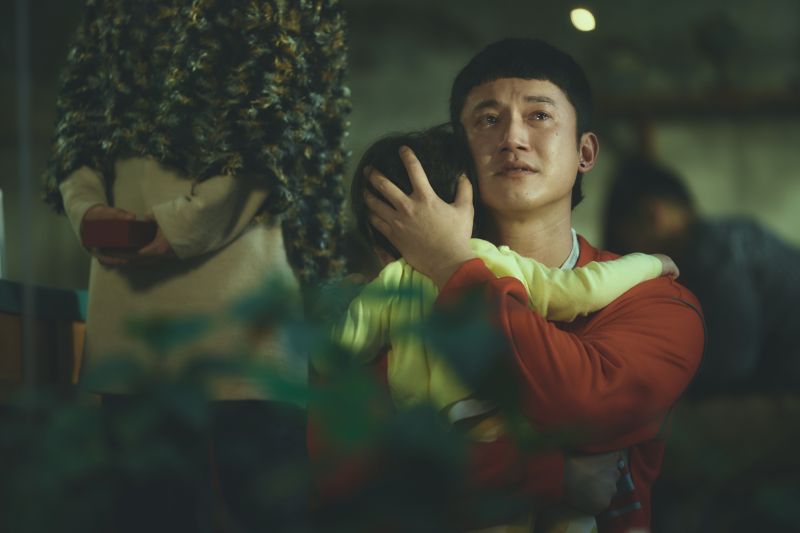 ▲吳慷仁(右)沒想到拍攝會這麼苦。(圖/華納兄弟)