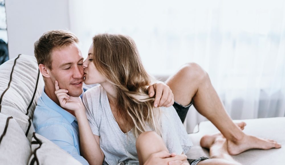  ▲幾個具體小故事來告訴大家，如何協助妳的伴侶在婚後繼續當個好兒子。（圖／Shutterstock）