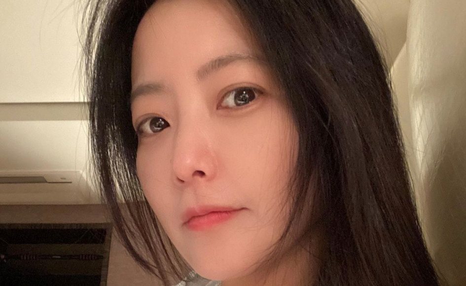 ▲金喜善素顏依舊很美。（圖／金喜善Instagram）