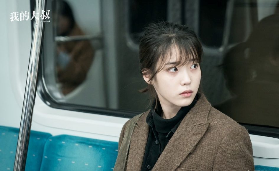 ▲「國民妹妹」IU在《我的大叔》裡飾演是一個在社會底層中成長的20初女性。（圖／八大電視台提供）