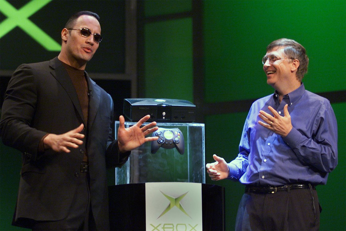 當年Xbox剛上市時找來巨石強森代言。