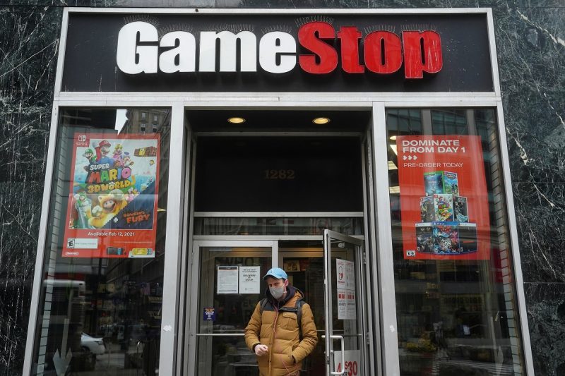A GameStop is pictured amid the coronavirus disease (COVID-19) pandemic in the Manhattan borough of New York City, New York, U.S., January 27, 2021. REUTERS/Carlo Allegri – RC2KGL91NSTF