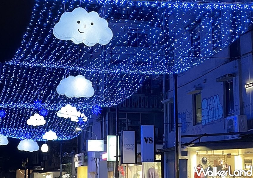 ▲「東區漫步在雲端」，希望透過療癒的雲朵、滿天的星空燈飾，在陰雨天中打造專屬於台北人的浪漫景點。（圖／TaipeiWalker）