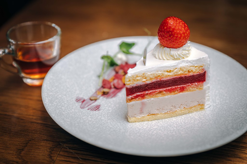▲與知名的甜點品牌「穿石」合作的手作季節草莓蛋糕。（圖／寒武紀）