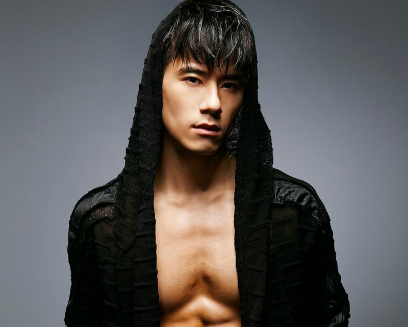 ▲紀言愷不敢告訴老婆女兒摔下床。（圖／索尼音樂提供）