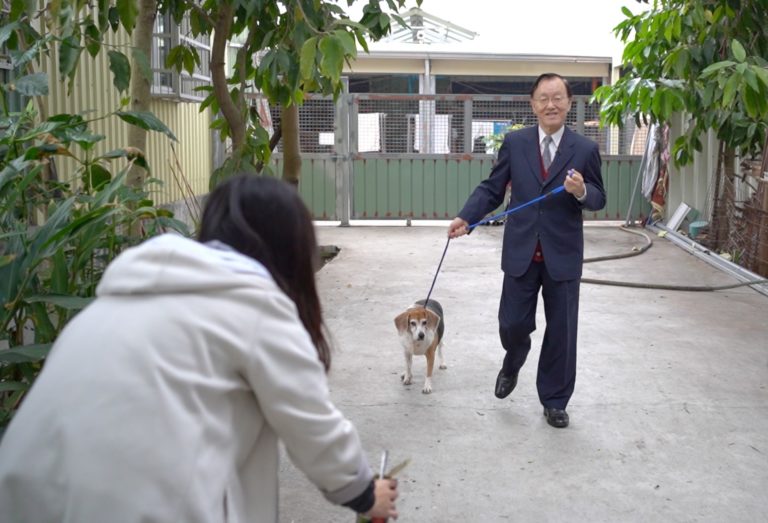 重溫「旁白哥」經典台詞！盛竹如前往「貓狗收容所」做公益