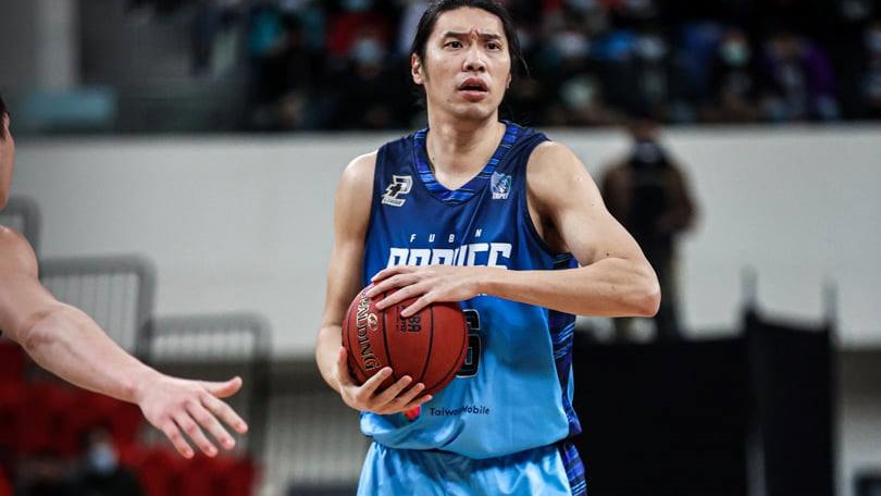 ▲富邦勇士曾文鼎因肘擊對手洋將希克斯（Stephan Hicks）遭聯盟罰款和禁賽（圖／取自富邦勇士粉絲團）