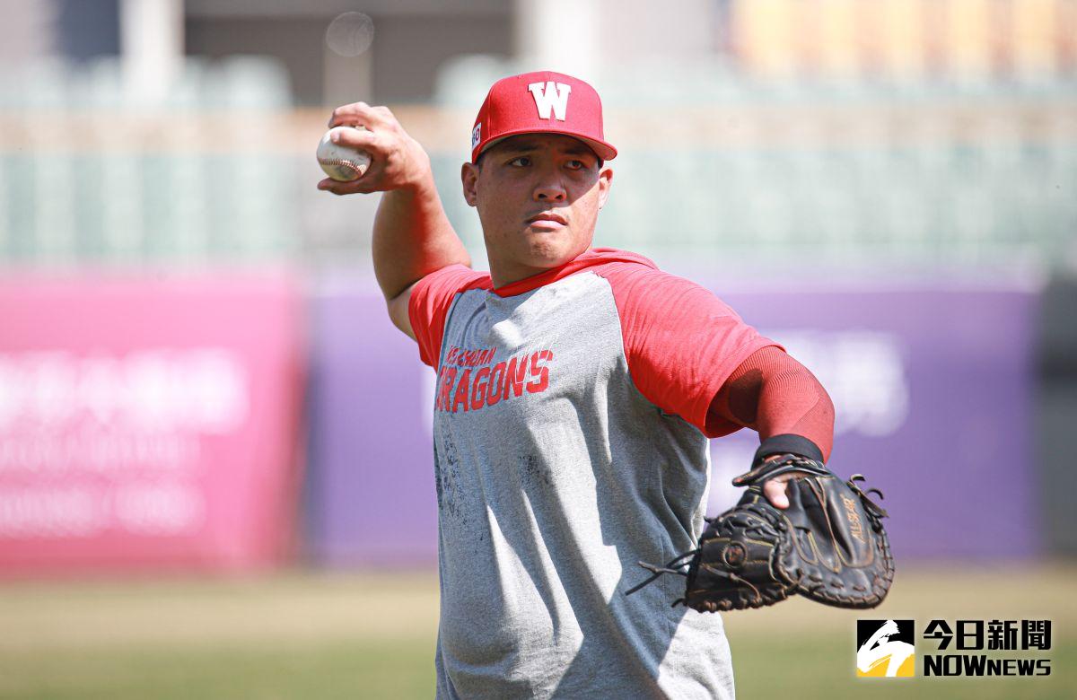 ▲捕手吉力吉撈．鞏冠（朱立人）開箱。（圖／記者葉政勳攝 , 2021.02.01）