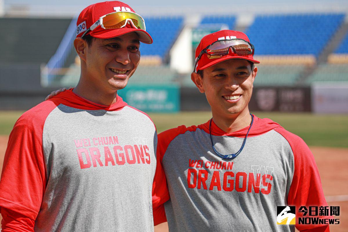 ▲曾陶鎔（左）打出隊史第1萬安，吳東融（右）無緣（圖／記者葉政勳攝 ）
