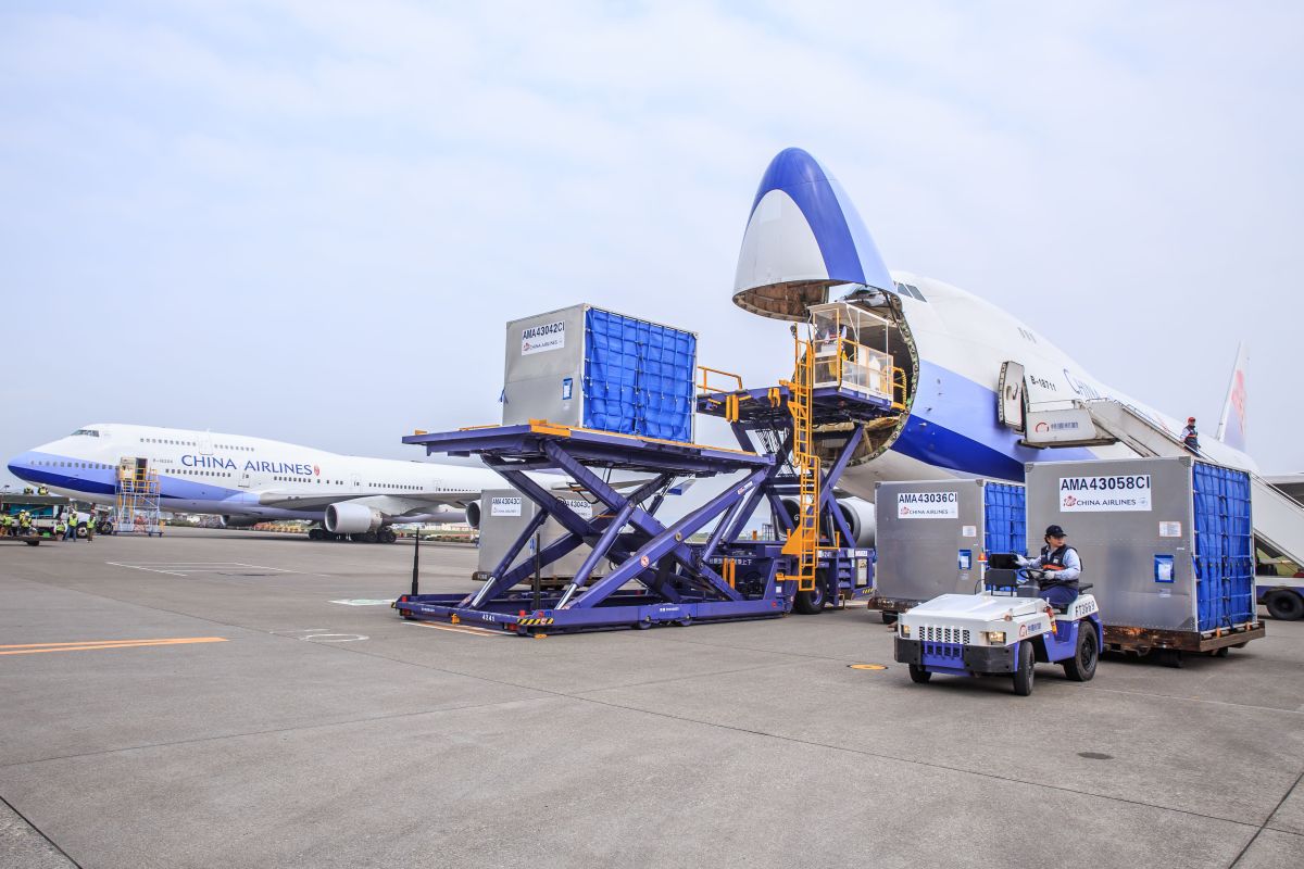 ▲看好新冠肺炎疫苗運輸商機，華航華航開啟超低溫運送服務，添加乾冰後運送保存溫度最低可達 -80°C ，也是台灣目前唯一獲得國際醫藥品冷鏈運輸認證的航空公司。（圖／華航）