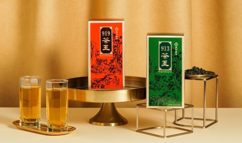 ▲913茶王將粉光參和茶葉以完美比例調和在一起,讓原本就帶著回甘喉韻烏龍茶,加上粉光參幫襯回甘的力道更加提升。(圖/品牌提供)
