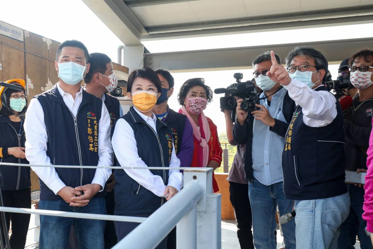 ▲市長盧秀燕並視察大里掩埋場垃圾打包暫置管理情形(圖／柳榮俊攝2021.2.1)