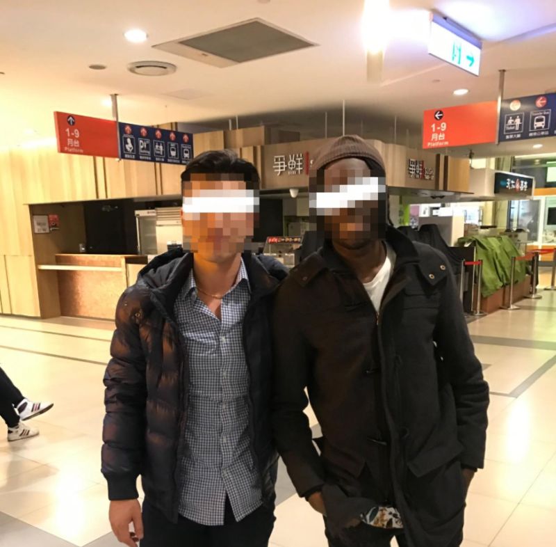 ▲原PO文中還分享與友人的合照。(圖/翻攝爆怨2公社臉書)