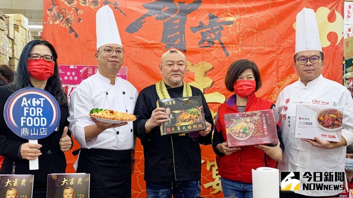 ▲家樂福端出15道年菜組以及上百道精選年菜料理，還有素菜選擇。（圖／記者陳美嘉攝，2021.02.01）