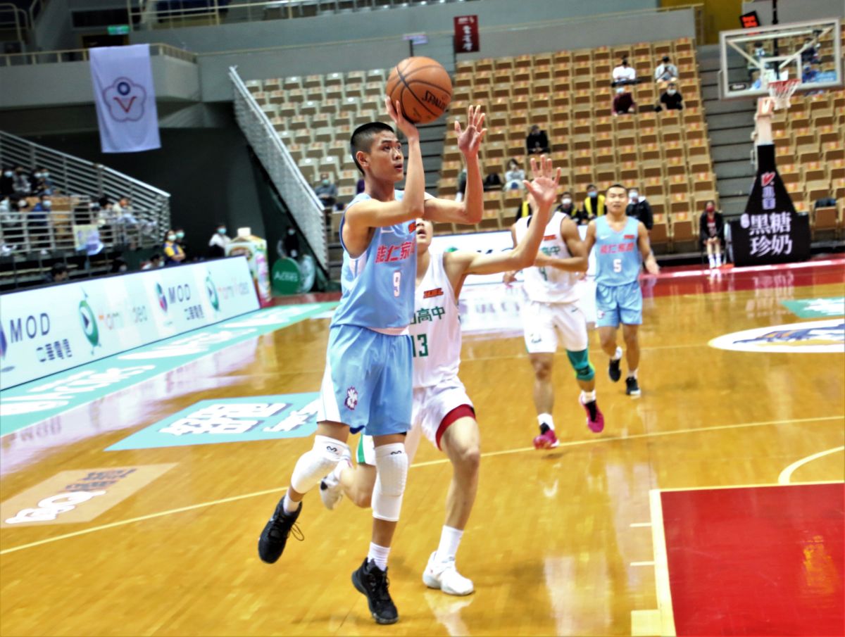 ▲能仁家商「弟弟」林子皓8強大爆發，連兩場繳出繳24分及27分。（圖／鍾東穎攝 ,2021.02.01）