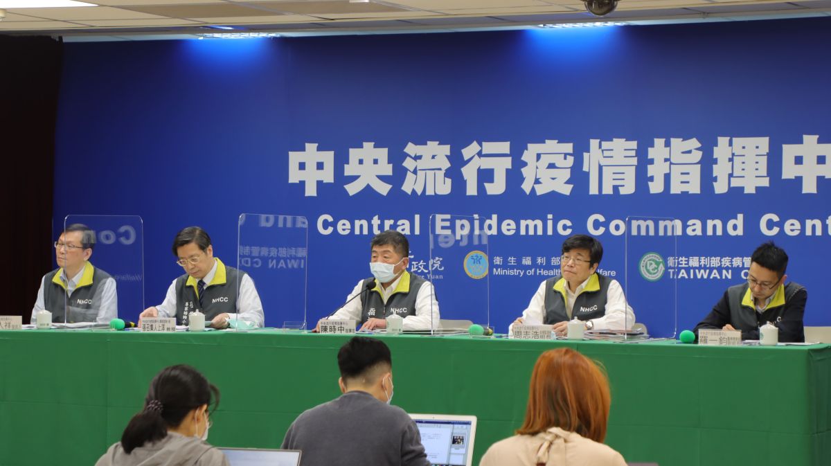 ▲中央流行疫情指揮中心指揮官陳時中（中）今（2）日召開臨時記者會，說明防疫相關作為。圖為資料照。（圖／指揮中心提供）