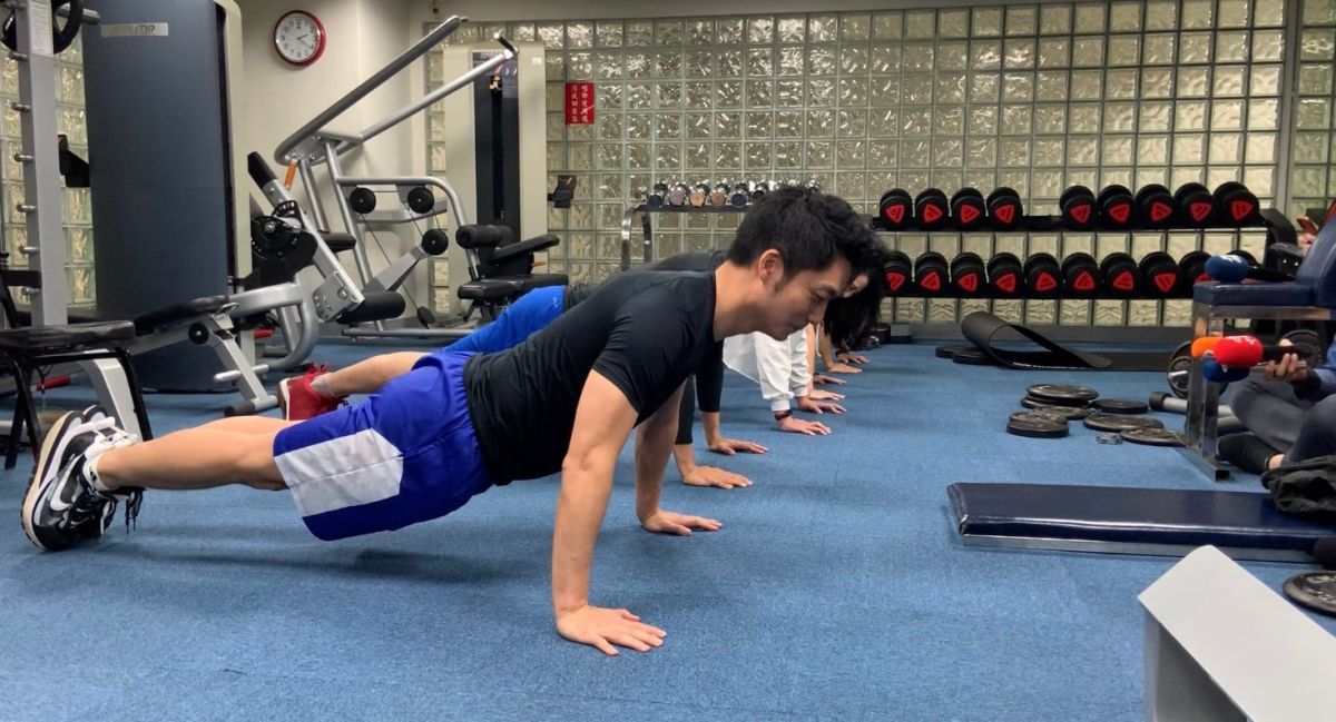 ▲國民黨立委分別教大家健身秘訣，在過年大魚大肉後甩肉。　（圖／記者吳承翰攝）