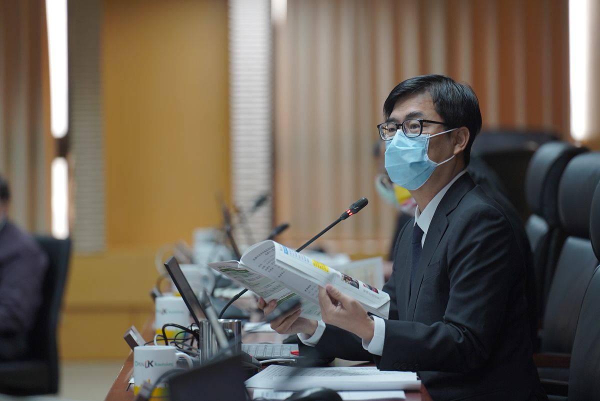 ▲農曆春節將屆，高雄市長陳其邁今天在主持「嚴重特殊傳染性肺炎」應變會議時提醒市民朋友過年期間應避免前往大型群聚地點。(圖／高市府提供)