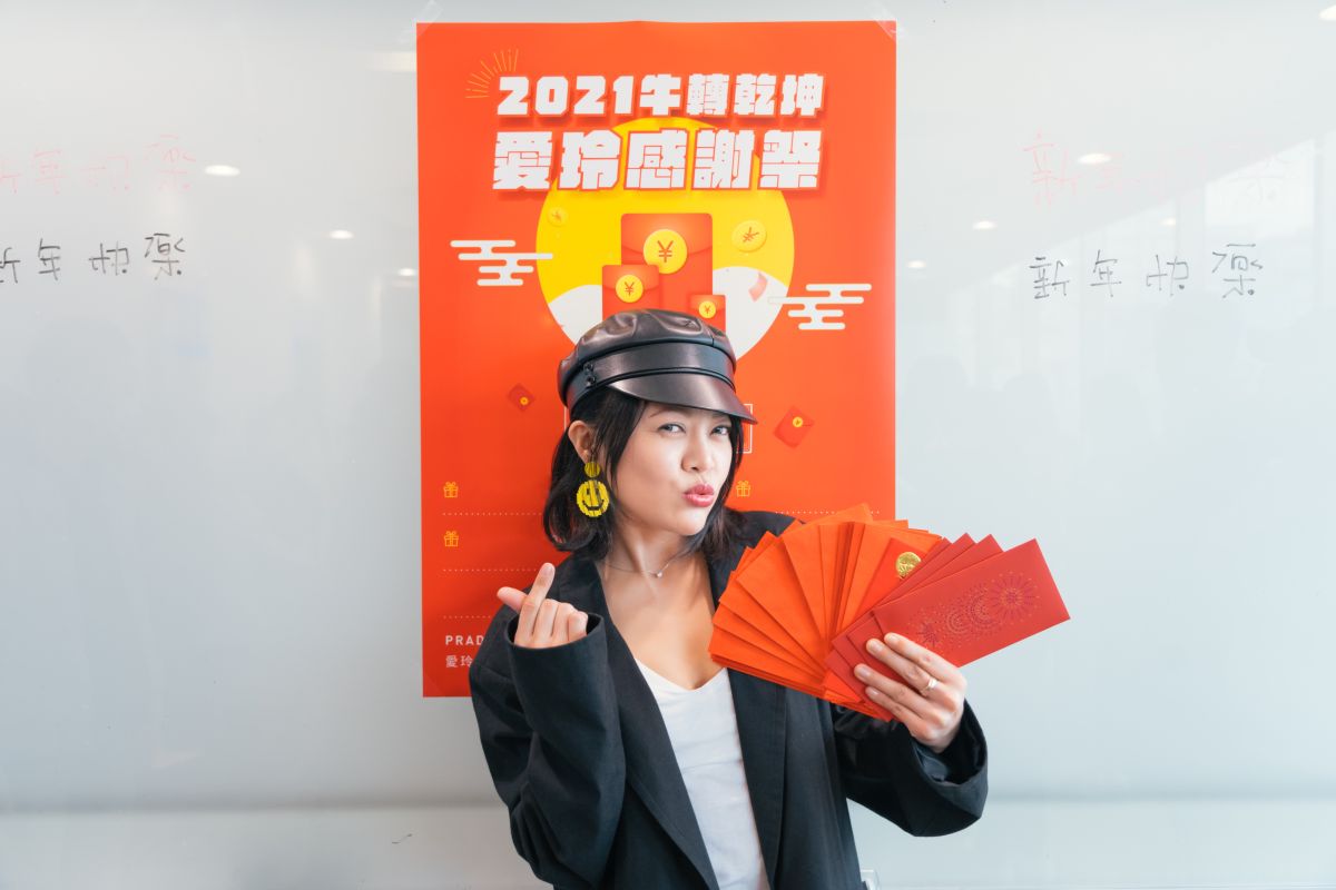 ▲戴愛玲舉辦尾牙慰勞唱片公司工作人員。（圖／索尼音樂提供）