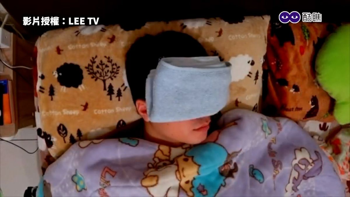 ▲ 睡覺打呼聲如雷轟！YouTuber實測 4 種止鼾工具。（圖／LEE TV授權）