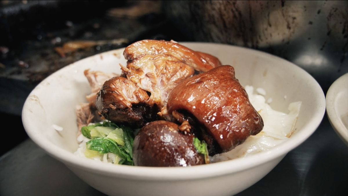 ▲華人傳統習俗說新年吃豬腳可以添福又增壽。（圖／記者詹皓帆攝）