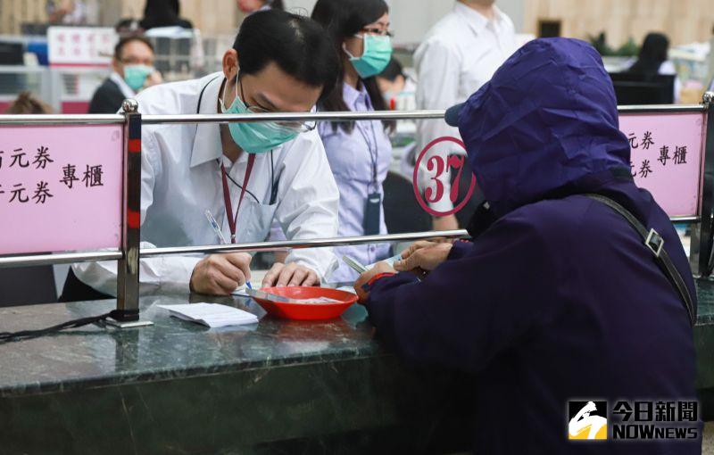 ▲2026年春節過年前換新鈔連續開放5天，但過去有行員忍不住公開5點正確規則，提醒民眾別再犯錯。（示意圖／記者葉政勳拍攝，2021.2.3）