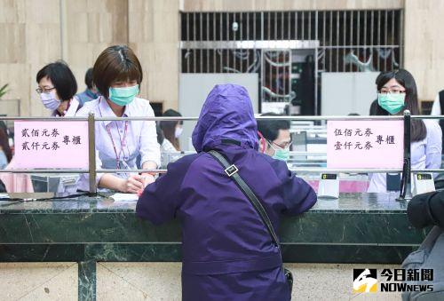 ▲今年將開放全台7家銀行、郵局，共455家指定分行提供兌換新鈔服務，其餘未指定金融機構如兆豐銀行、玉山銀行、永豐銀行、北富銀、台新銀行也有提供兌換服務。（圖／記者葉政勳攝 , 2021.02.03）