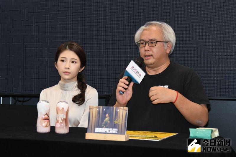 ▲雞排妹(左)、汪怡昕出席《和平歸來》記者會。(圖/記者林調遜攝)