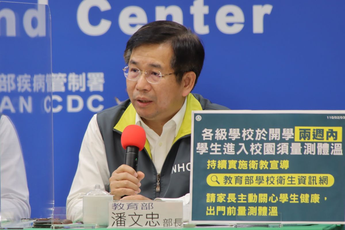 ▲各界引頸期盼的境外生返台就學方案終於有結論，潘文忠說，該方案已於1日經指揮中心核定。（圖／指揮中心提供）